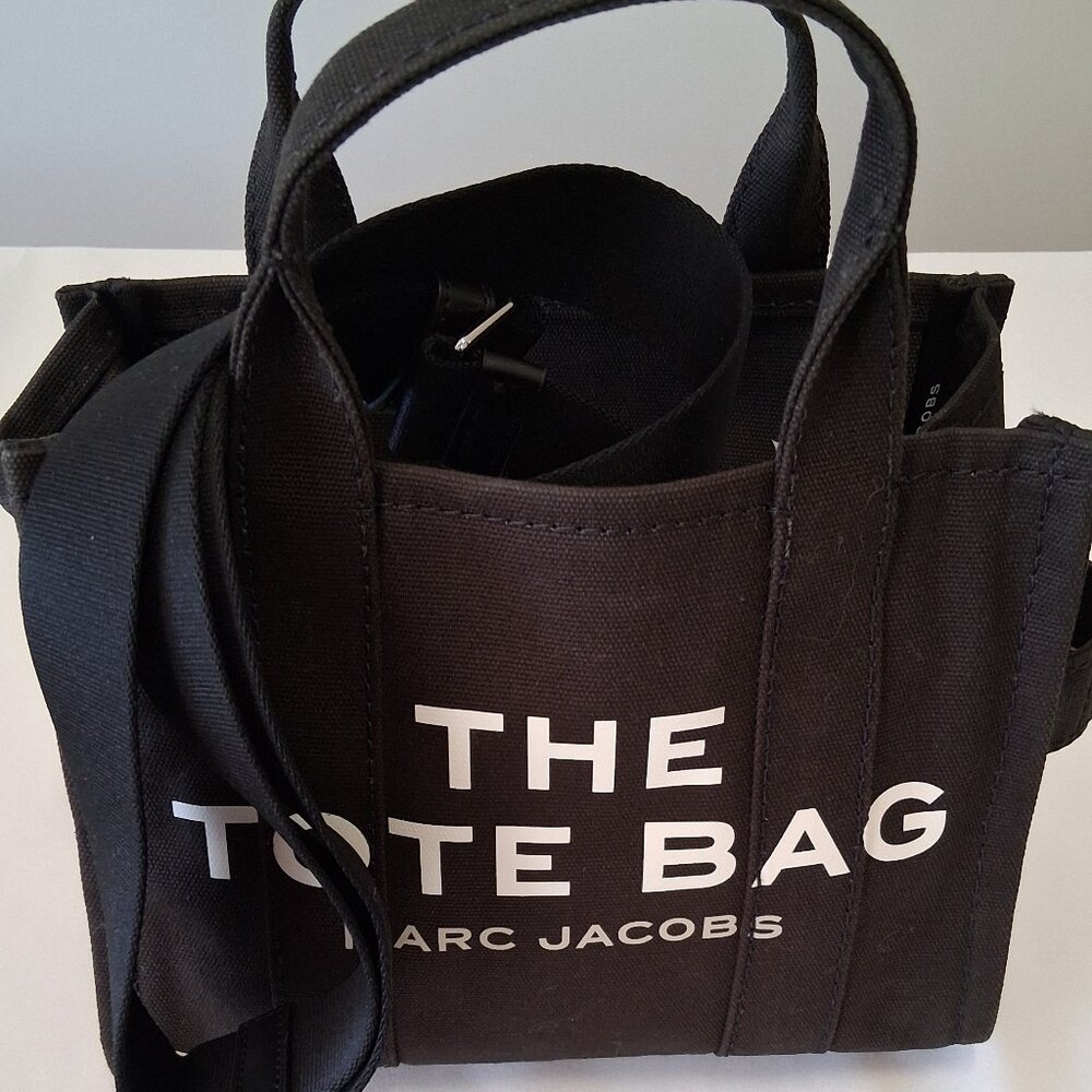 Marc Jacobs The Small Tote Bag Black – Style M0016493-001